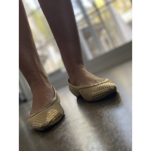 STUART WEITZMAN Leather Studded Cap-toe Mesh Tipper Flats shoes Women Gold 8.5 M - Picture 2 of 9